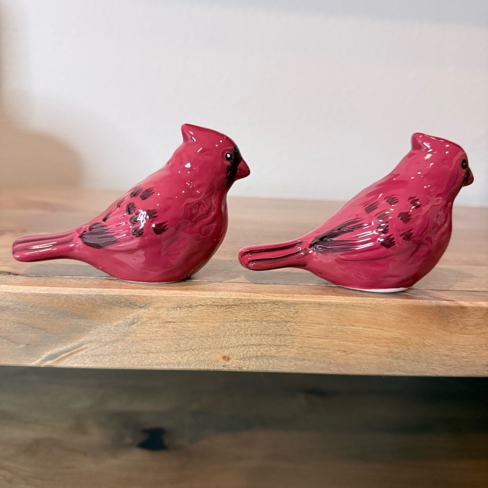 Ceramic cardinal salt and pepper shakers - Picture 3 of 11